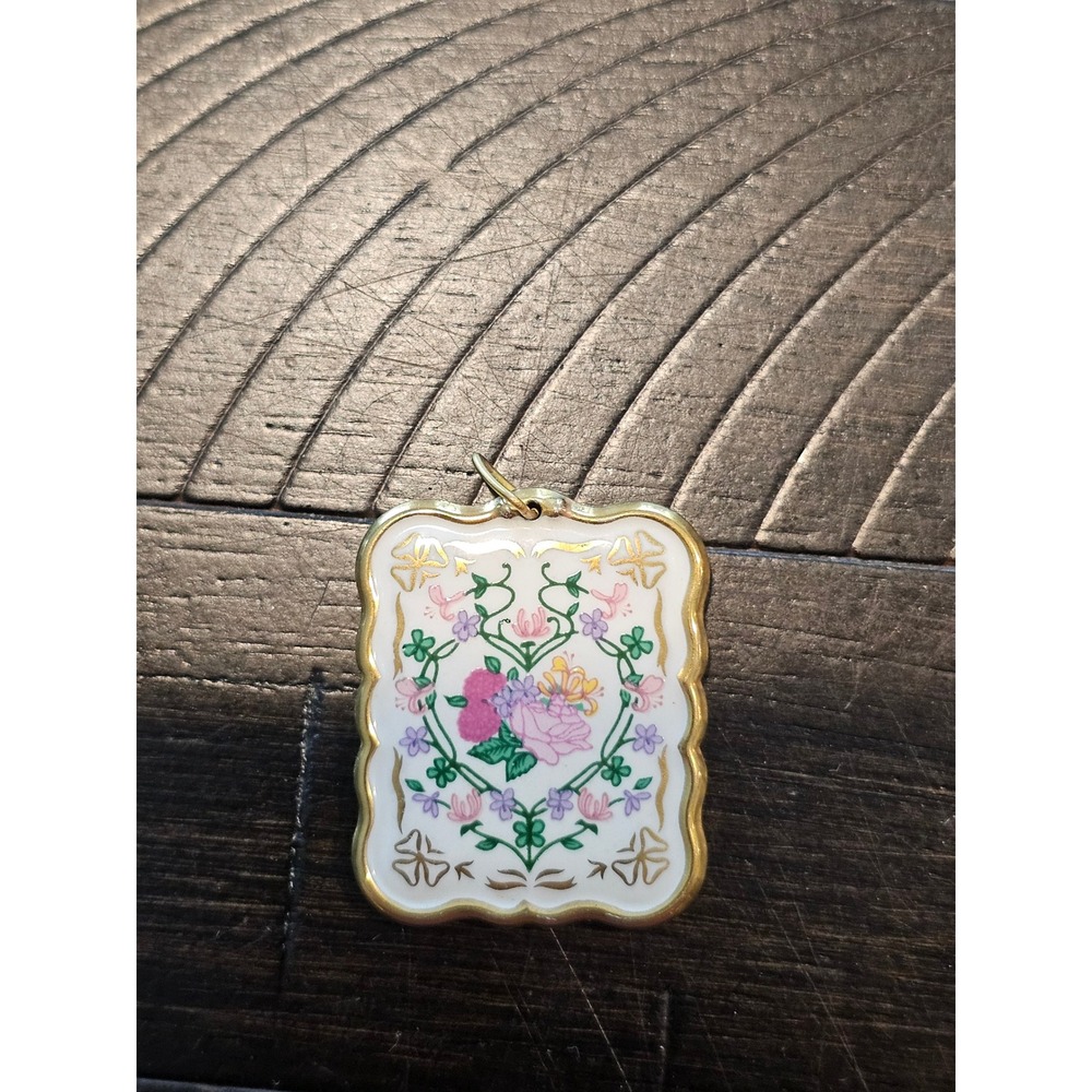 Vtg Franklin Mint Floral Scalloped Pendant 24k Gold plated Pink Purple Floral